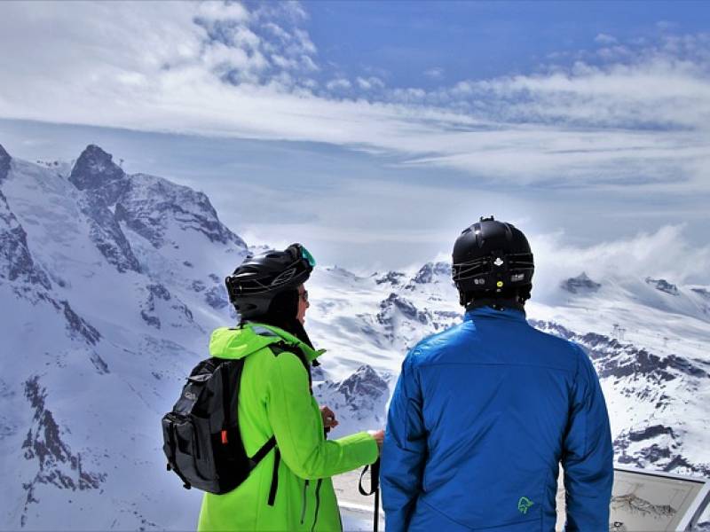 Wyjazd na narty na lodowiec - ekscytująca przygoda w świetle wiecznych śniegów